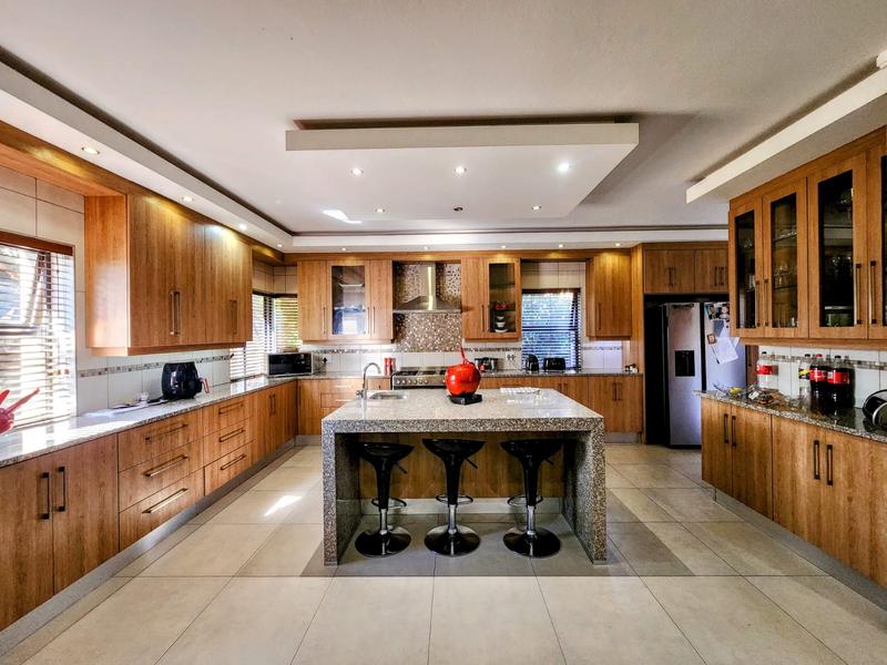 5 Bedroom Property for Sale in Zambezi Country Estate Gauteng