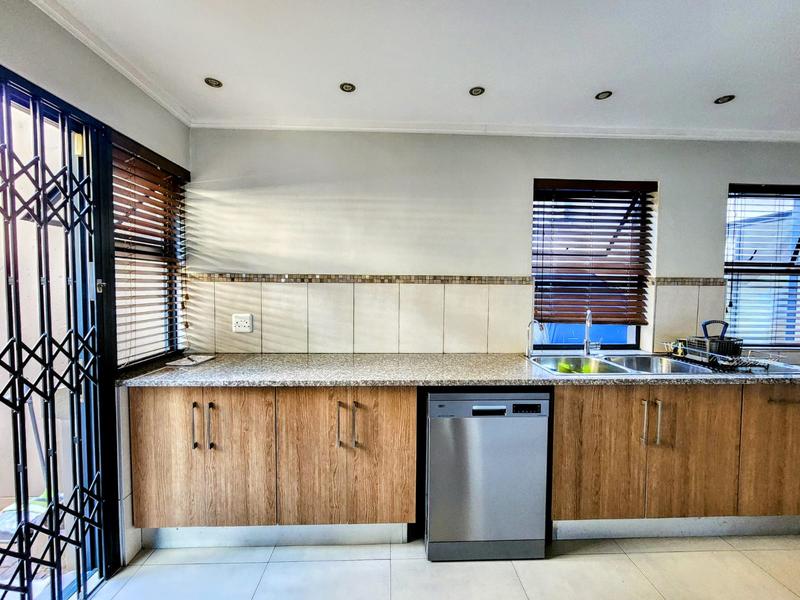 5 Bedroom Property for Sale in Zambezi Country Estate Gauteng