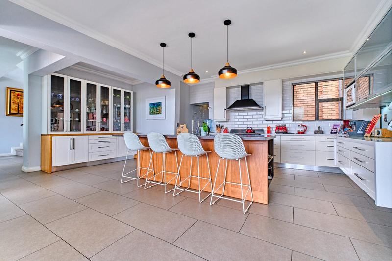 4 Bedroom Property for Sale in Featherbrooke Estate Gauteng
