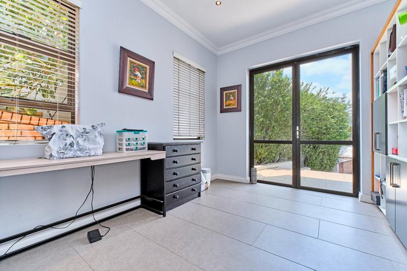 4 Bedroom Property for Sale in Featherbrooke Estate Gauteng