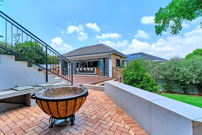 4 Bedroom Property for Sale in Featherbrooke Estate Gauteng