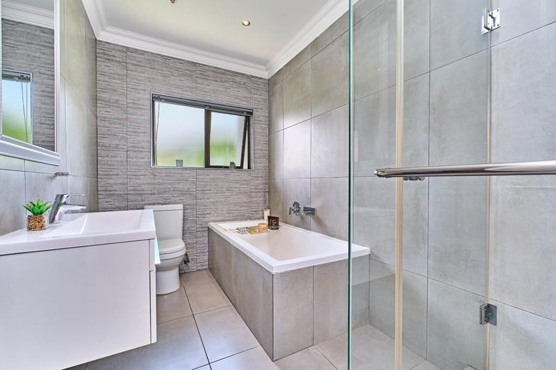 4 Bedroom Property for Sale in Featherbrooke Estate Gauteng