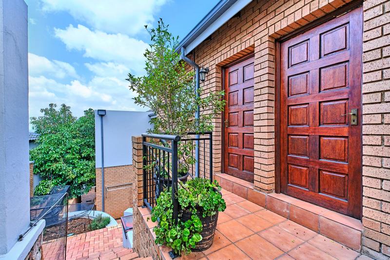 4 Bedroom Property for Sale in Featherbrooke Estate Gauteng