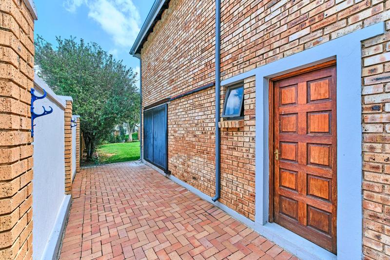 4 Bedroom Property for Sale in Featherbrooke Estate Gauteng