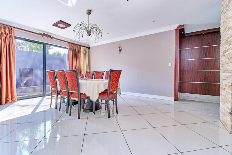 5 Bedroom Property for Sale in Featherbrooke Estate Gauteng