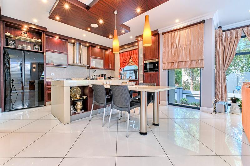 5 Bedroom Property for Sale in Featherbrooke Estate Gauteng