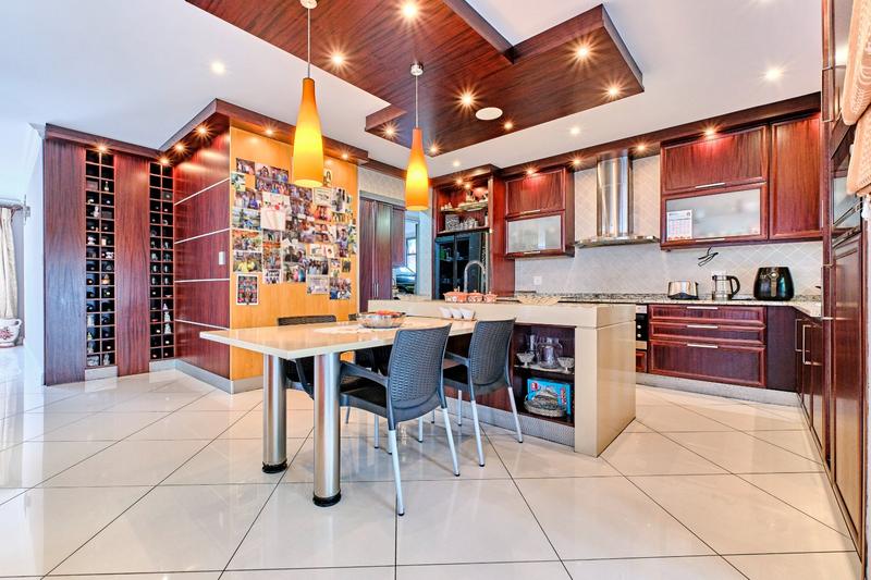 5 Bedroom Property for Sale in Featherbrooke Estate Gauteng