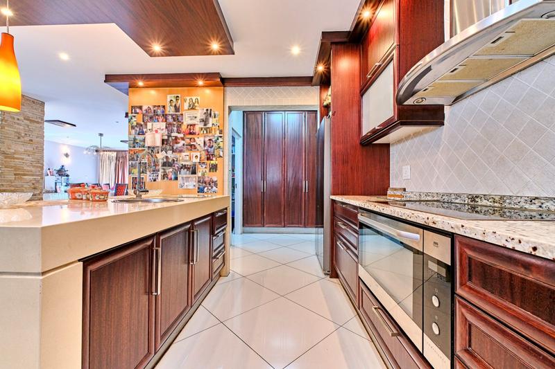 5 Bedroom Property for Sale in Featherbrooke Estate Gauteng