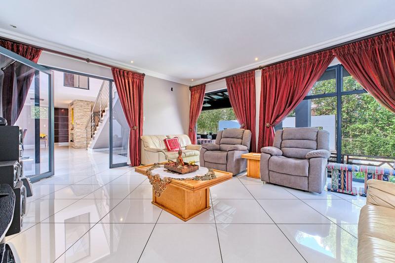 5 Bedroom Property for Sale in Featherbrooke Estate Gauteng