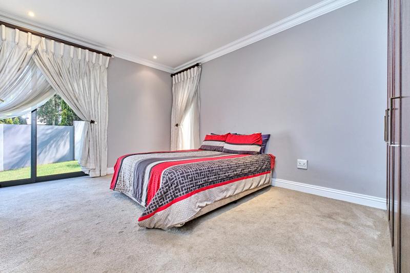 5 Bedroom Property for Sale in Featherbrooke Estate Gauteng