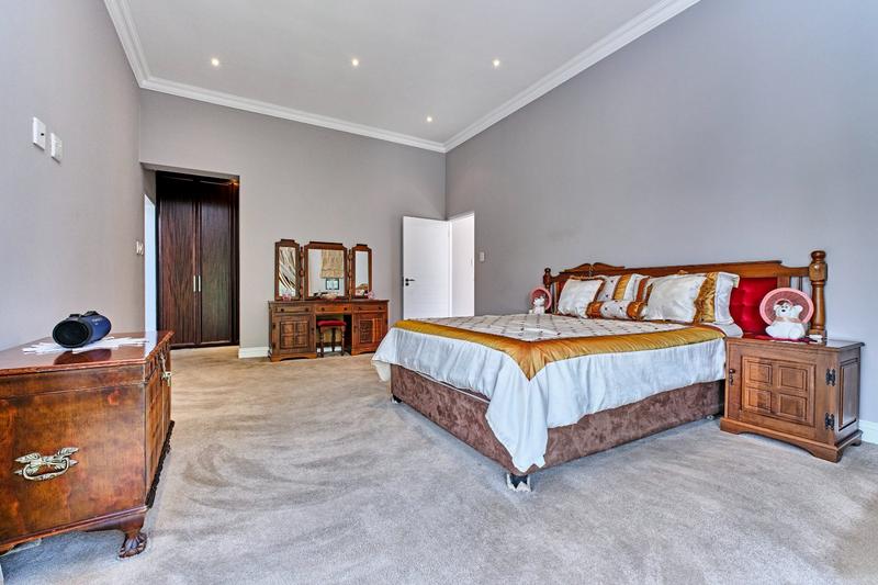 5 Bedroom Property for Sale in Featherbrooke Estate Gauteng