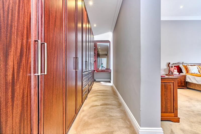 5 Bedroom Property for Sale in Featherbrooke Estate Gauteng