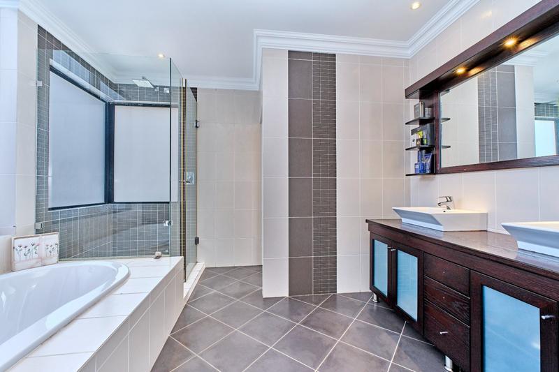 5 Bedroom Property for Sale in Featherbrooke Estate Gauteng
