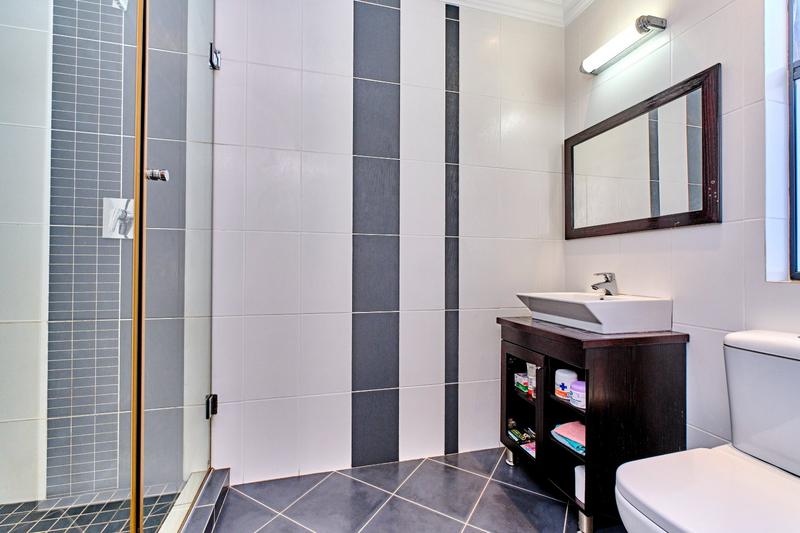 5 Bedroom Property for Sale in Featherbrooke Estate Gauteng