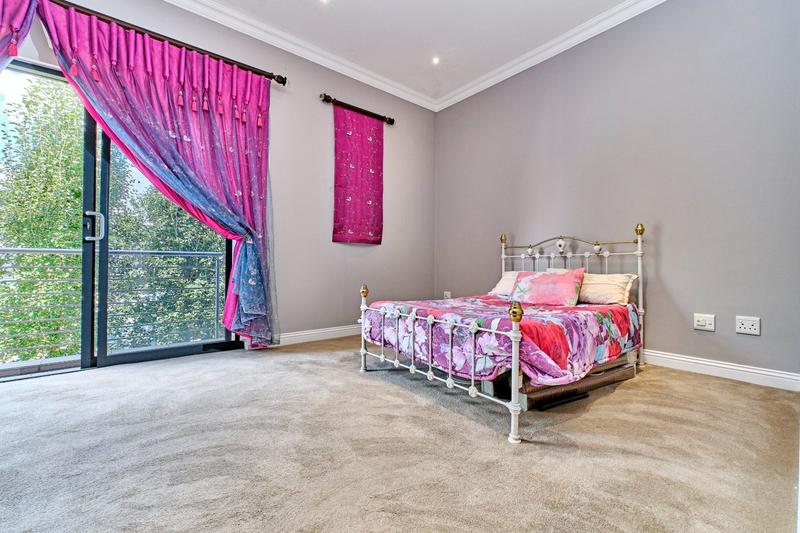 5 Bedroom Property for Sale in Featherbrooke Estate Gauteng