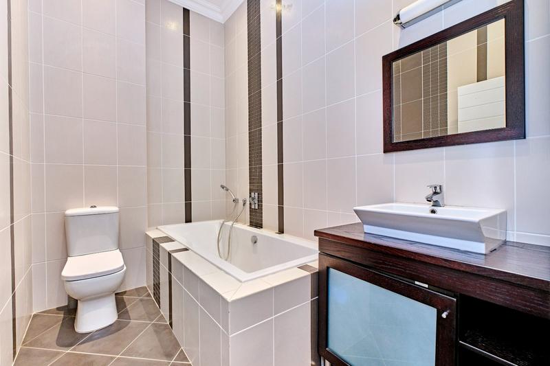 5 Bedroom Property for Sale in Featherbrooke Estate Gauteng