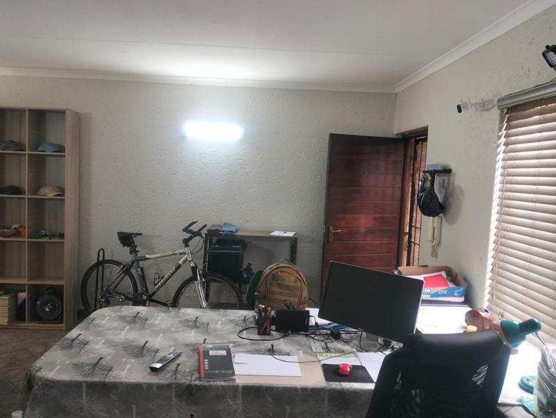 1 Bedroom Property for Sale in Roodekrans Gauteng