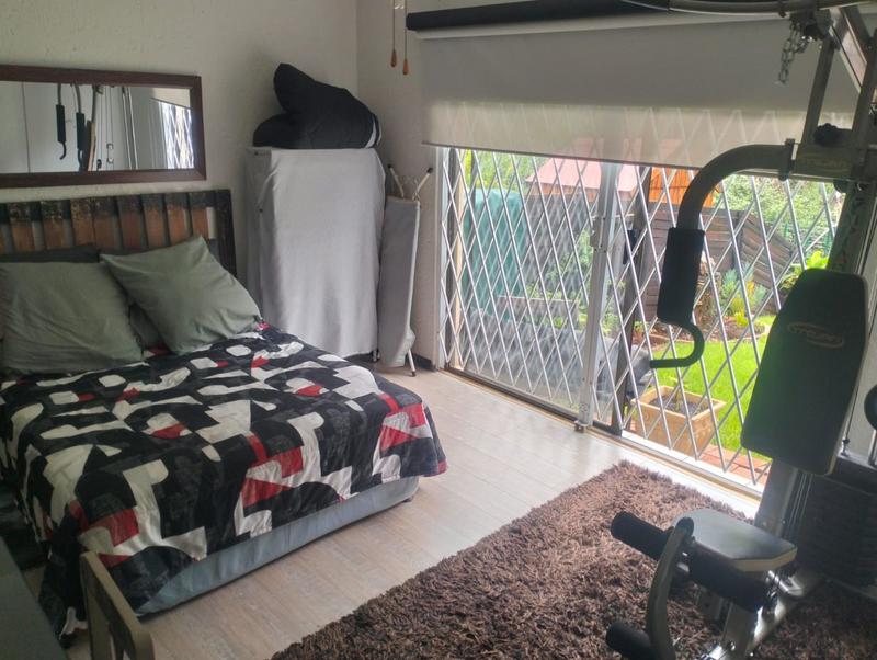 1 Bedroom Property for Sale in Roodekrans Gauteng