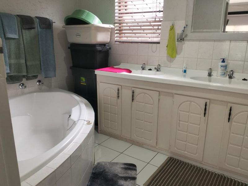 1 Bedroom Property for Sale in Roodekrans Gauteng