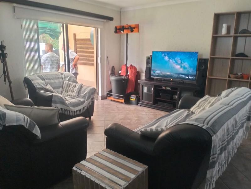 1 Bedroom Property for Sale in Roodekrans Gauteng