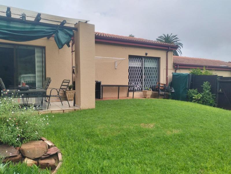 1 Bedroom Property for Sale in Roodekrans Gauteng