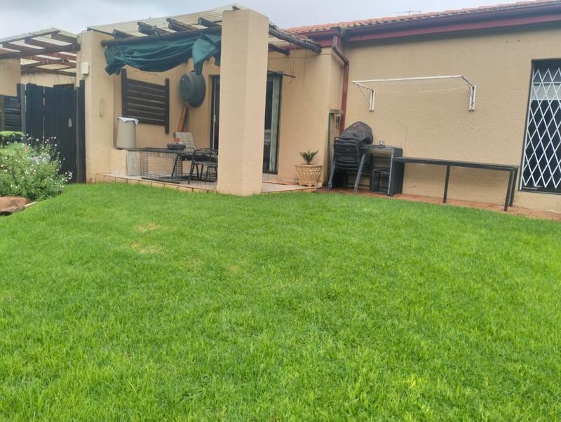 1 Bedroom Property for Sale in Roodekrans Gauteng