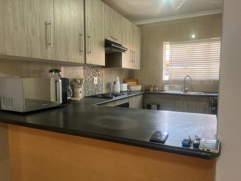 2 Bedroom Property for Sale in Vorna Valley Gauteng