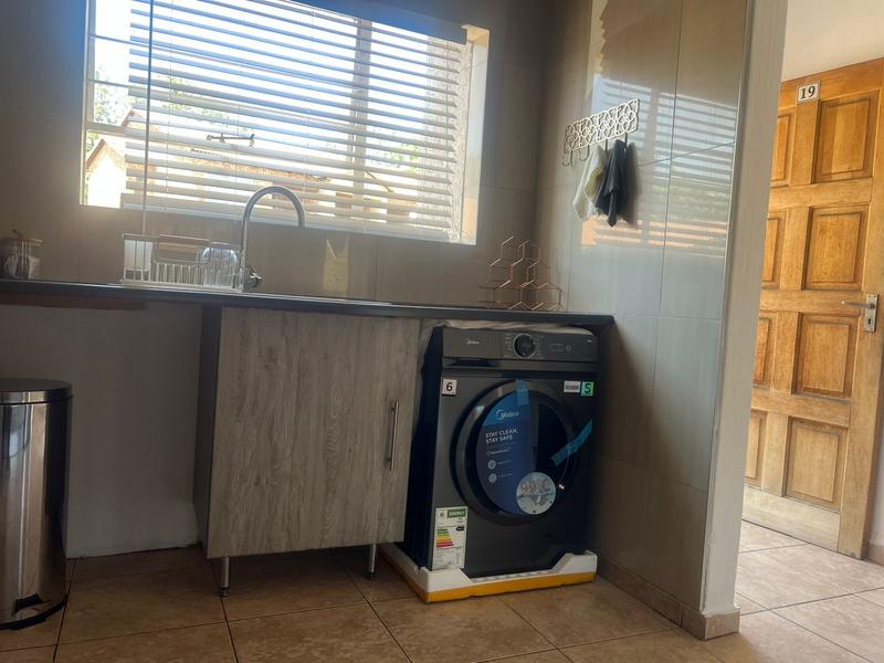 2 Bedroom Property for Sale in Vorna Valley Gauteng