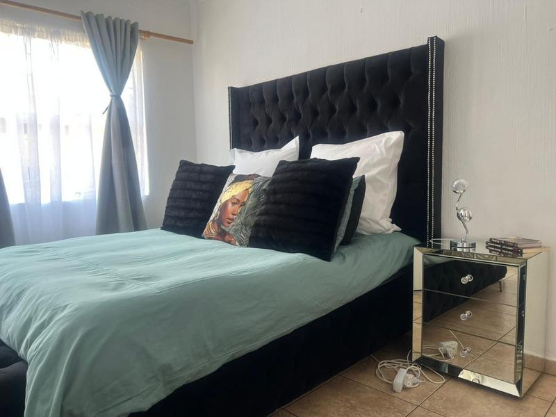 2 Bedroom Property for Sale in Vorna Valley Gauteng