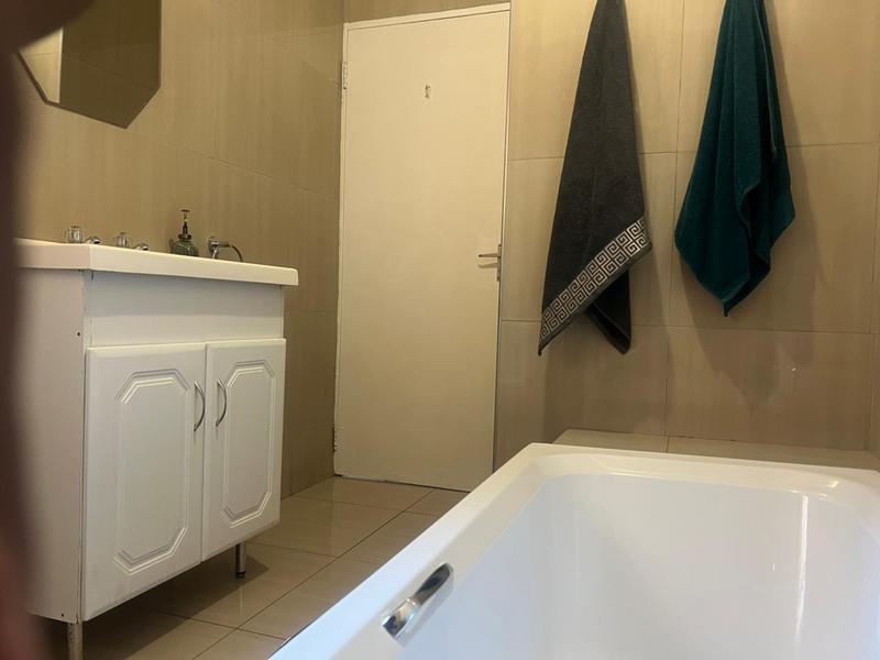 2 Bedroom Property for Sale in Vorna Valley Gauteng