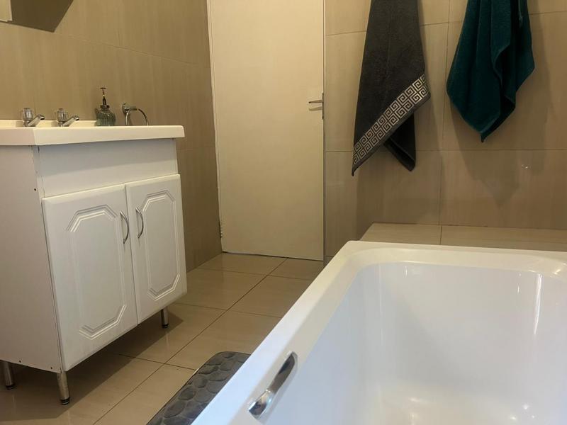 2 Bedroom Property for Sale in Vorna Valley Gauteng