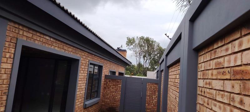 To Let 3 Bedroom Property for Rent in Kenmare Gauteng