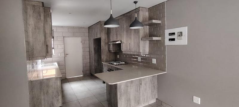 To Let 3 Bedroom Property for Rent in Kenmare Gauteng