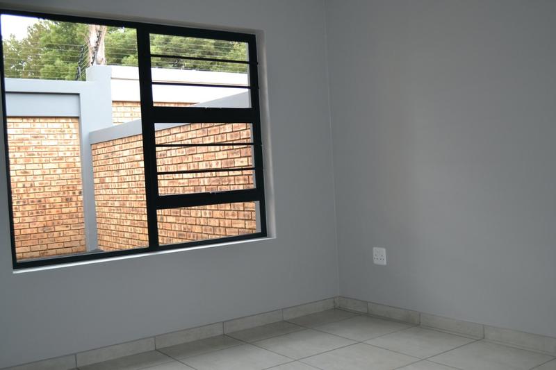 To Let 3 Bedroom Property for Rent in Kenmare Gauteng