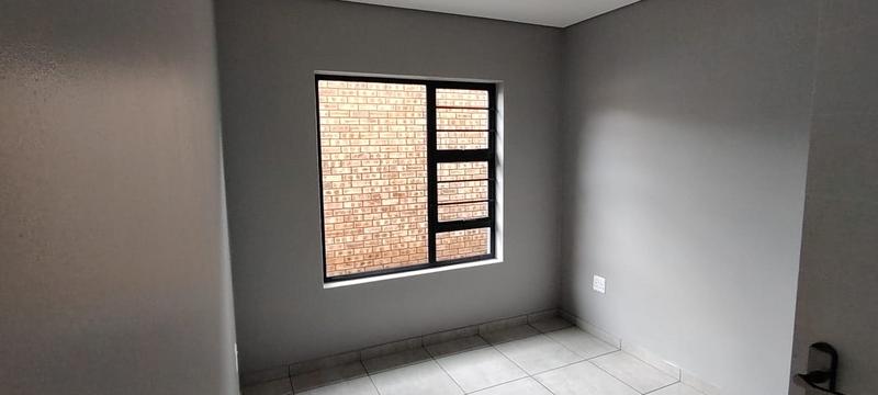 To Let 3 Bedroom Property for Rent in Kenmare Gauteng