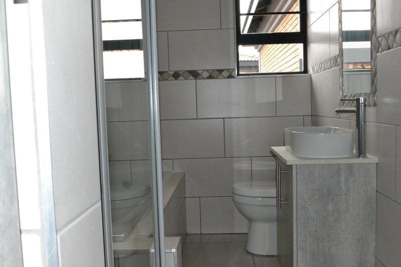 To Let 3 Bedroom Property for Rent in Kenmare Gauteng