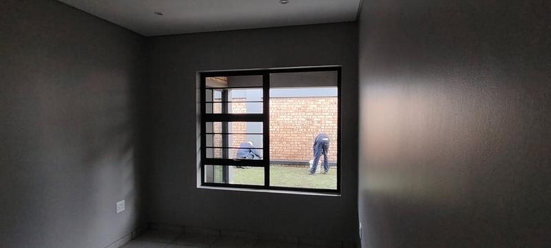 To Let 3 Bedroom Property for Rent in Kenmare Gauteng