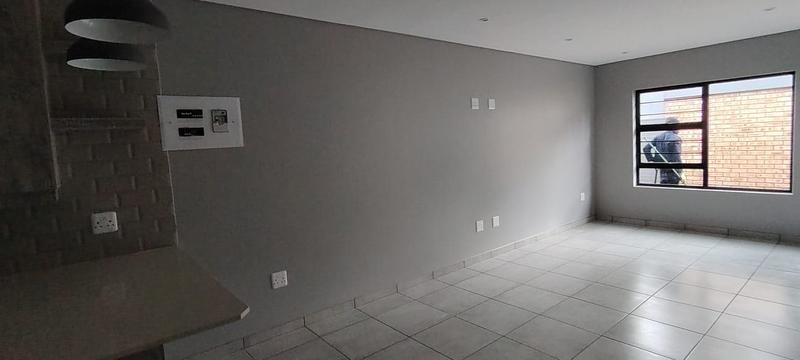 To Let 3 Bedroom Property for Rent in Kenmare Gauteng