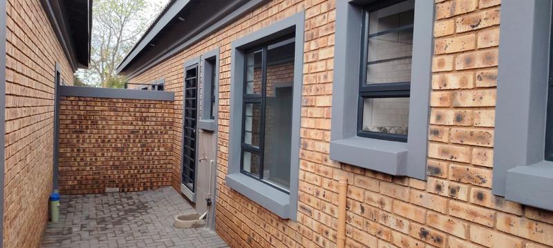 To Let 3 Bedroom Property for Rent in Kenmare Gauteng