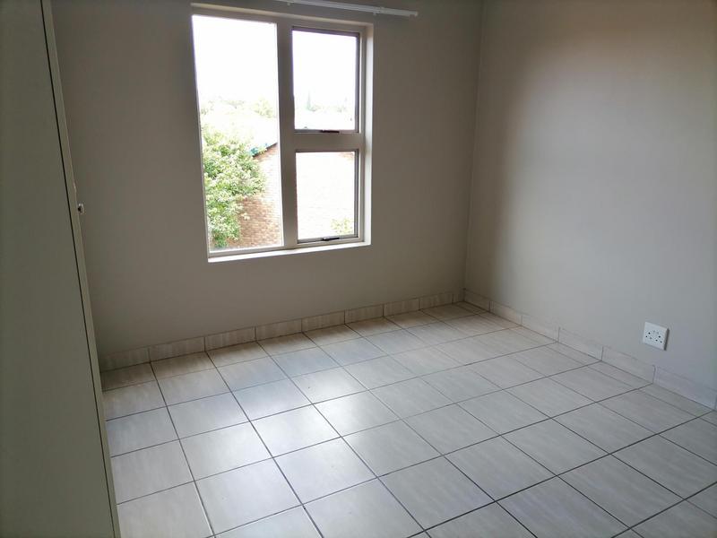 To Let 2 Bedroom Property for Rent in Die Hoewes Gauteng