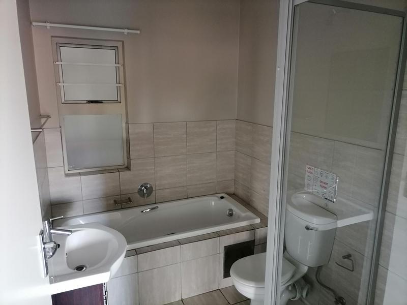 To Let 2 Bedroom Property for Rent in Die Hoewes Gauteng