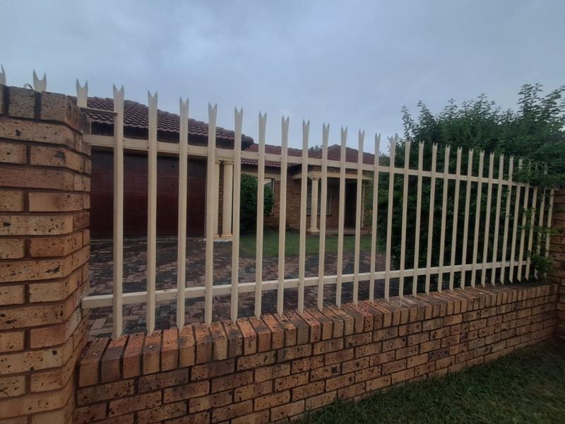 To Let 3 Bedroom Property for Rent in Karenpark Gauteng