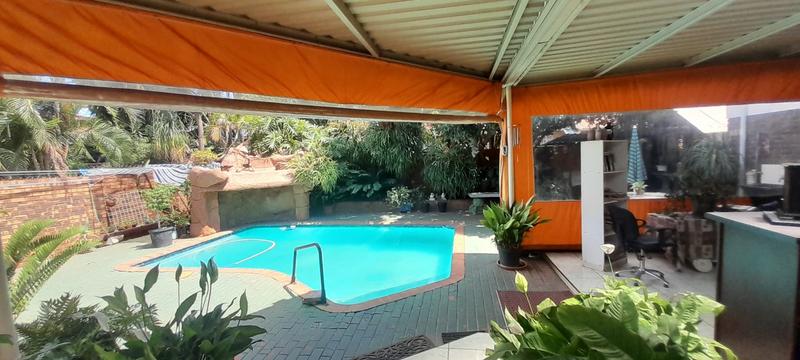 6 Bedroom Property for Sale in Florauna Gauteng