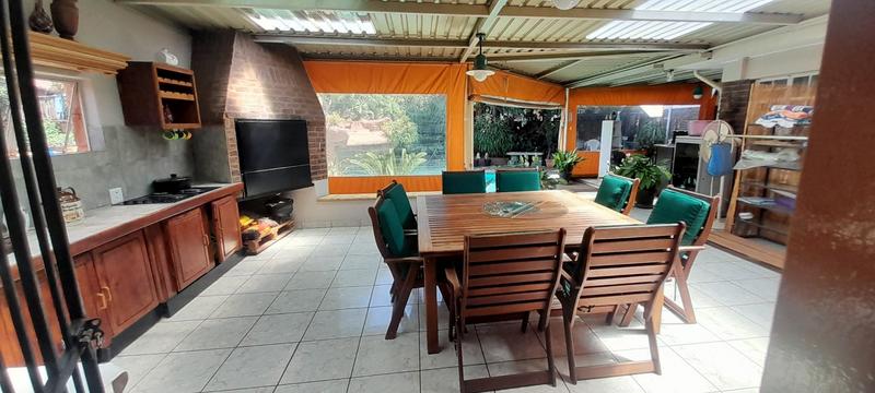 6 Bedroom Property for Sale in Florauna Gauteng