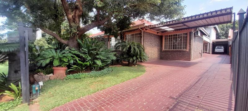 6 Bedroom Property for Sale in Florauna Gauteng