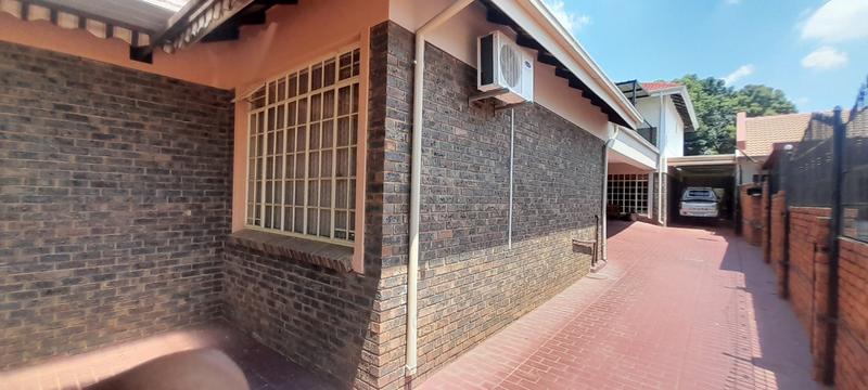 6 Bedroom Property for Sale in Florauna Gauteng
