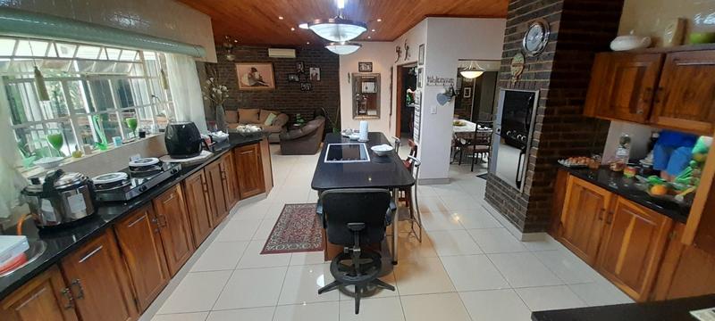 6 Bedroom Property for Sale in Florauna Gauteng