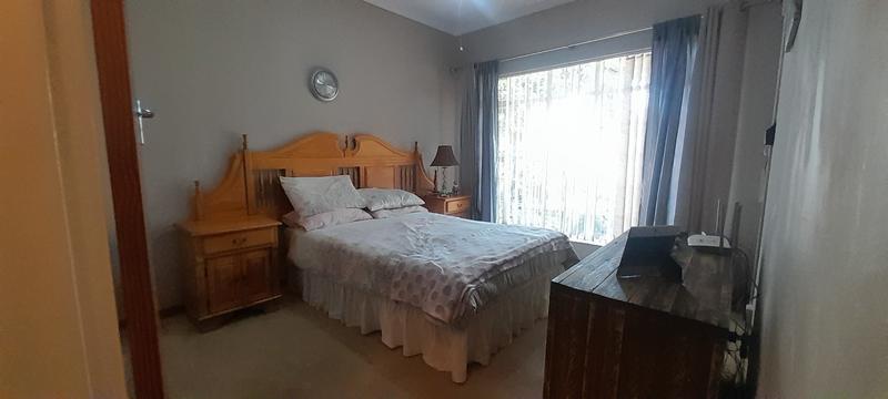 6 Bedroom Property for Sale in Florauna Gauteng
