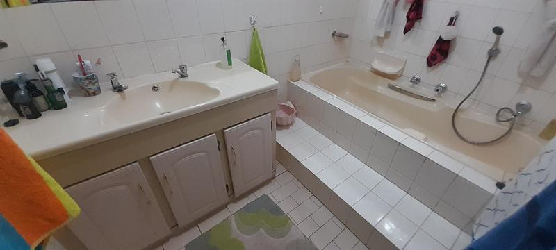 6 Bedroom Property for Sale in Florauna Gauteng