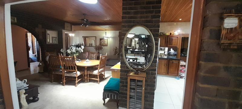 6 Bedroom Property for Sale in Florauna Gauteng